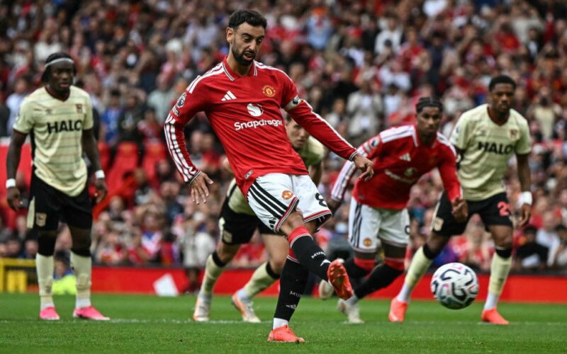 EPL: Fernandes hat-trick fires Man United to 5-2 comeback win over Ipswich