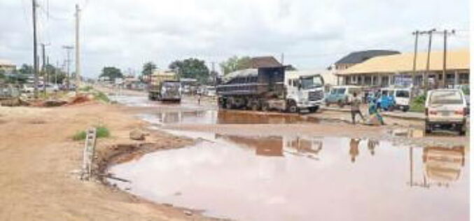 2km of Chaos: How Asaba-Onitsha Expressway punishes road users, businesses