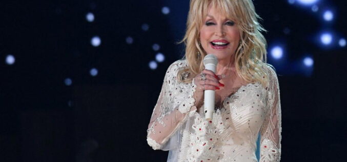 Dolly Parton’s death sparks outpouring of grief in divided America
