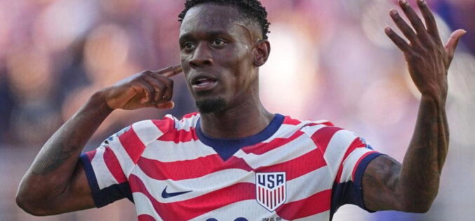 Everton bid for US striker Balogun after World Cup controversy