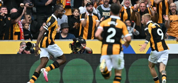 EPL: Semi Ajayi scores as Hull City maul Man United 2-0