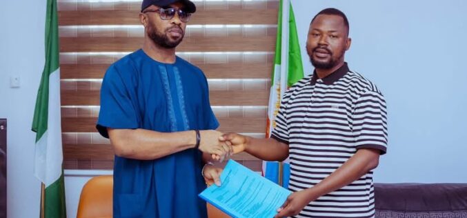 Aniocha South LGA Chairman, Chukwunwike hosts Delta Social Media Summit Team