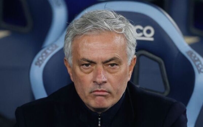 Mourinho begins second Real Madrid reign with Barca in his sights