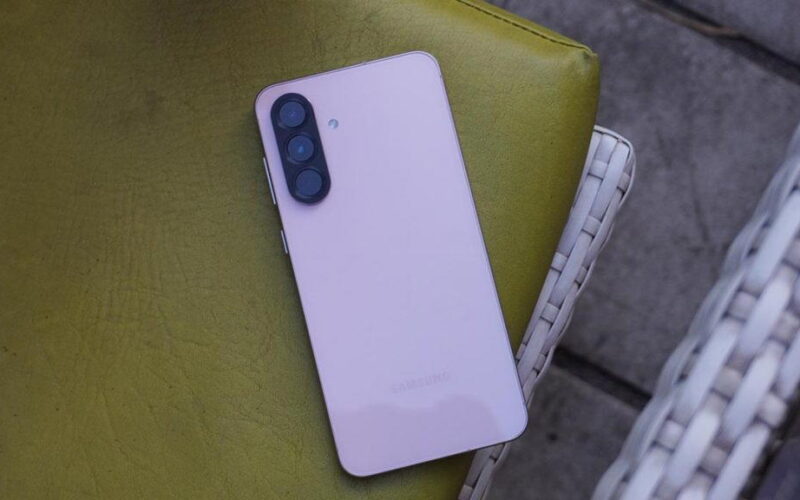 Top 5 budget Samsung phones with good cameras in 2026