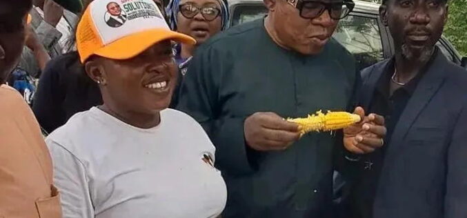 Video: Oyo ADC gov candidate stirs reactions after serving boiled corn to supporters