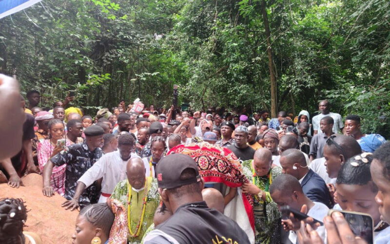 Photos: Ecstasy as Arugba leads procession to Osun grove