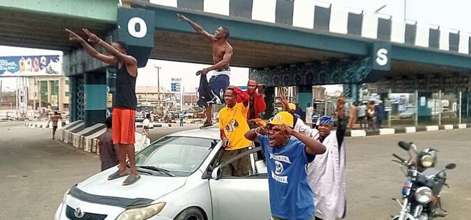 Photos: Residents jubilate as INEC declares Adeleke winner of Osun election