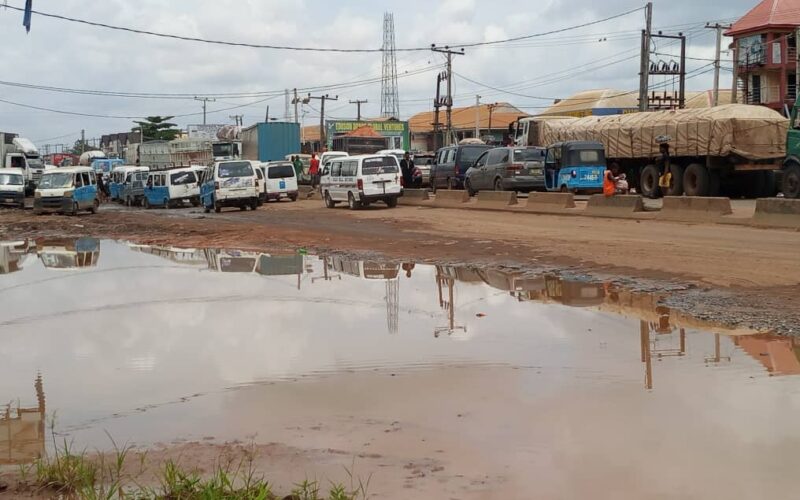 Photos: Motorists trapped in Benin-Agbor-Asaba gridlock for days