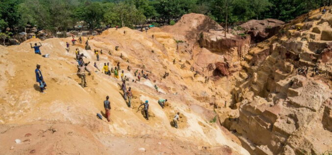 Gold mine collapse kills at least 100 people in C/Africa