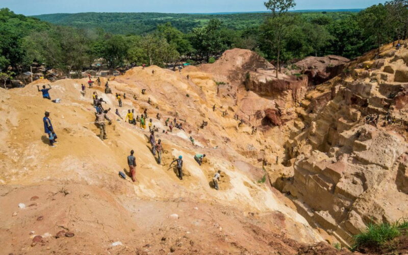 Gold mine collapse kills at least 100 people in C/Africa