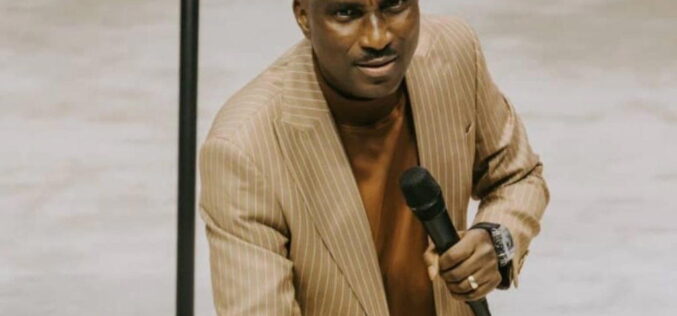 Video: Nigerian pastor promises members millionaire status in 90 days