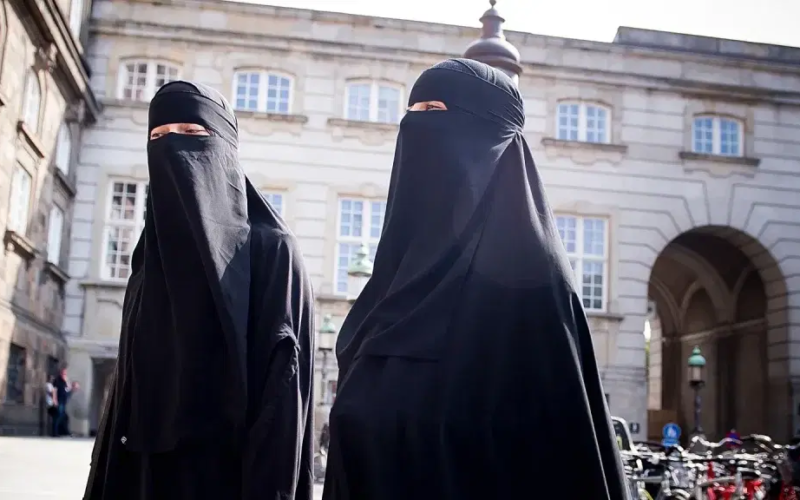 Portugal bans face coverings in public places
