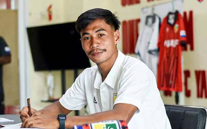 24-yr-old footballer dies after lightning strikes pitch during match