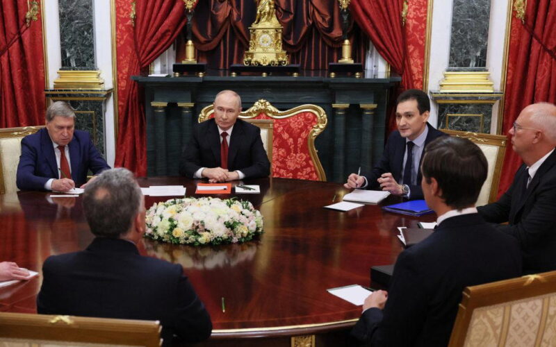 Putin holds 3-hour Ukraine talks with US envoys
