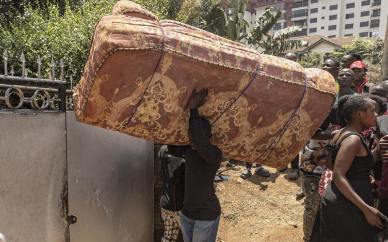 Burundians rush to leave Kenya after crackdown on businesses