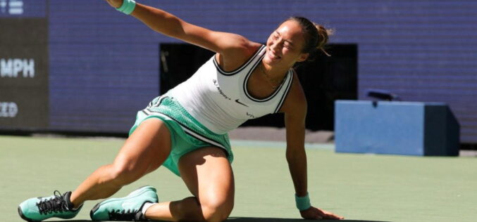 US Open: Zheng stuns Swiatek after another 5-0 comeback