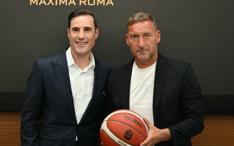 Totti turns down Italy, Roma to join basketball club