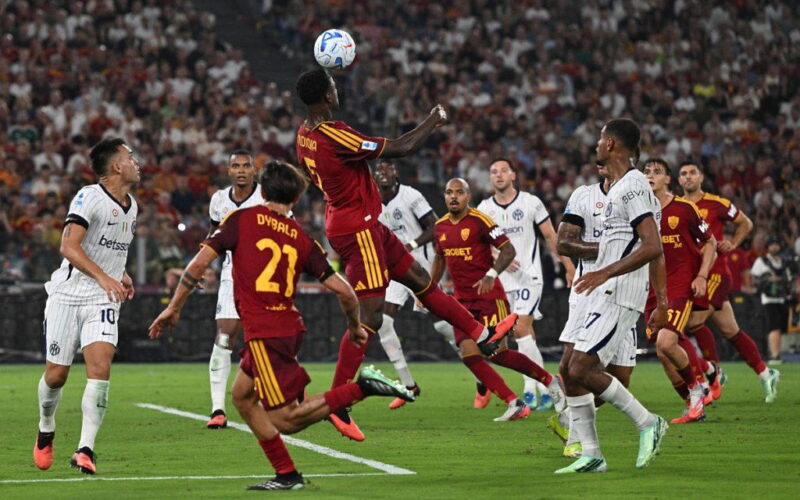 Martinez brace saves Inter in Serie A top-two clash with Roma