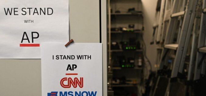 US Justice Dept insists Trump can deny journalists White House access
