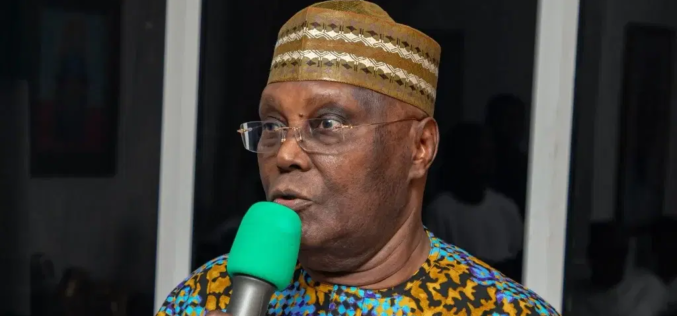 ‘How did you transfer N750bn to people without phones?’ — Atiku tackles APC chair
