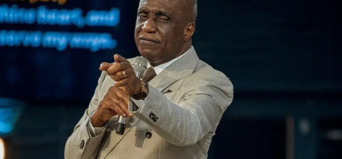 ‘Don’t give your offering here’ – Pastor Ibiyeomie tells Yahoo boys