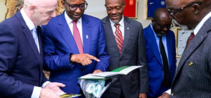‎‎Infantino commends Nigeria delegation to FIFA House, vows to support football devt in country