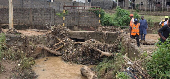 Flooding: FCTA begins desilting of drains along Airport Road, other areas