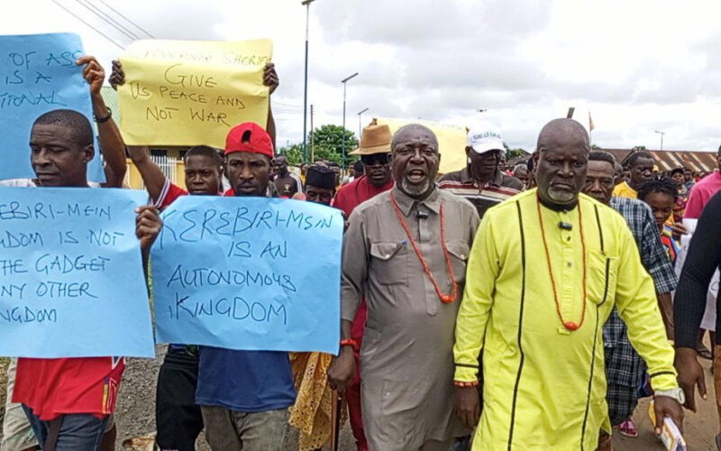 Kerebiri-Mein chiefs, youths protest delayed staff of office
