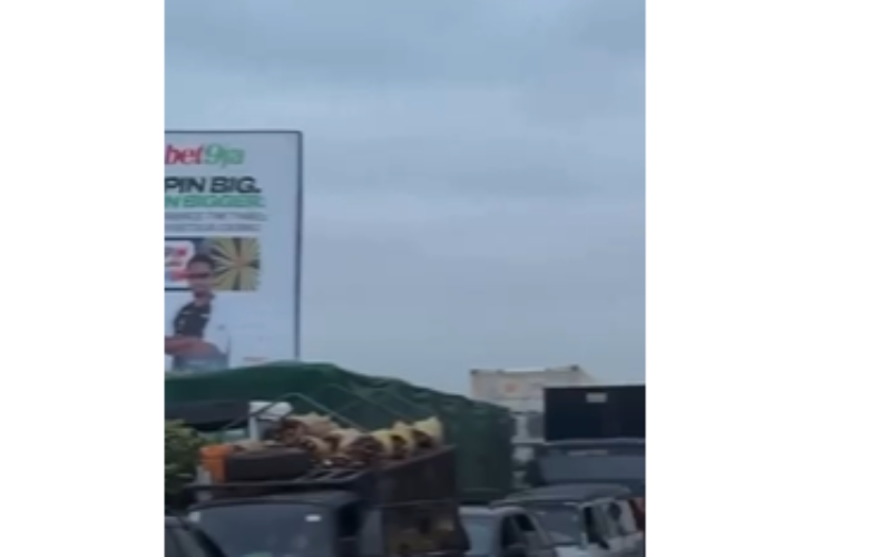 Lagos-Ibadan Expressway remains blocked
