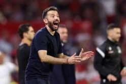 Valencia sack coach, CEO after poor La Liga start