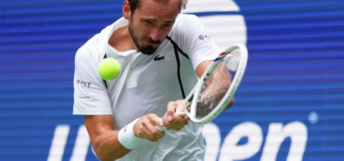 US Open: Medvedev, Pegula advance as rain disrupts schedule